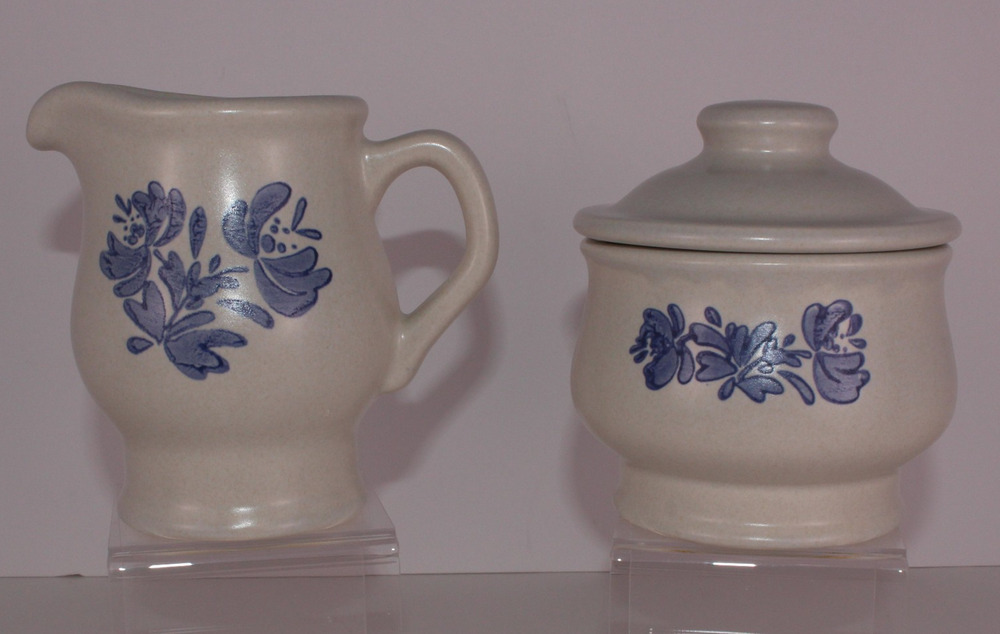 Pfaltzgraff Yorktowne 8oz. Creamer & 6oz. Sugar Bowl With Lid (3p Stoneware Set)